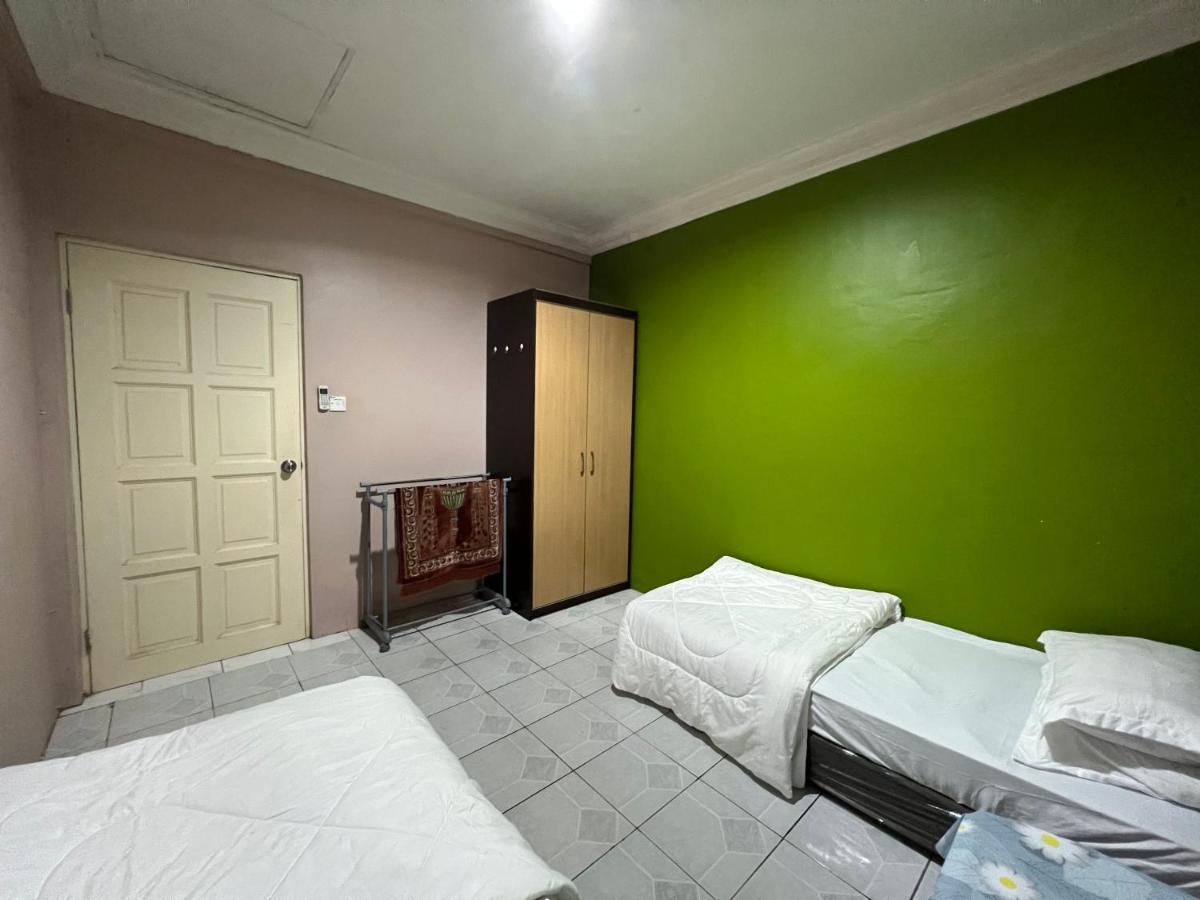 Hanif Homestay Kuching Extérieur photo