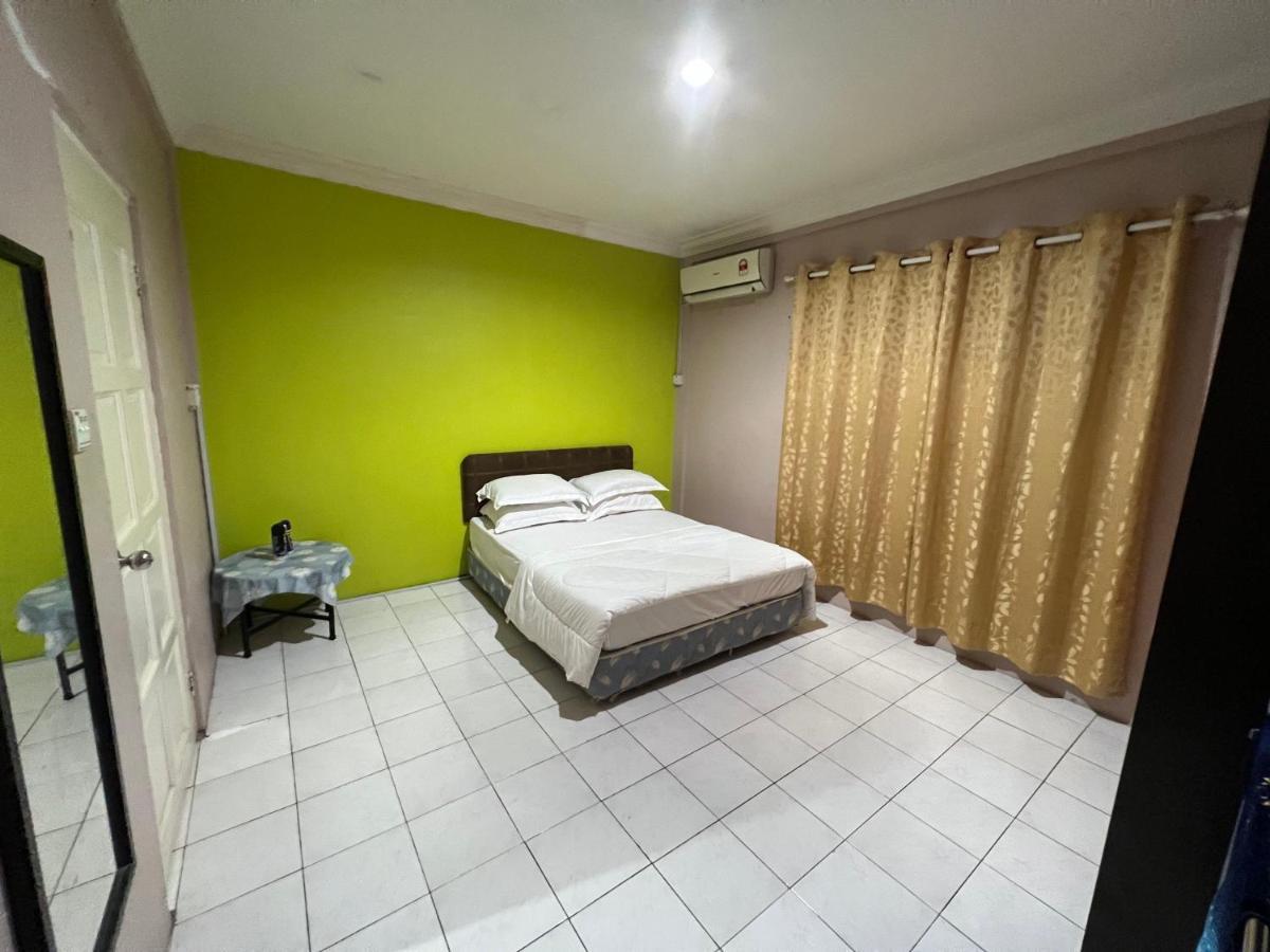 Hanif Homestay Kuching Extérieur photo