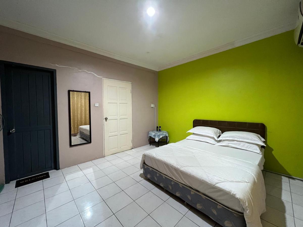 Hanif Homestay Kuching Extérieur photo