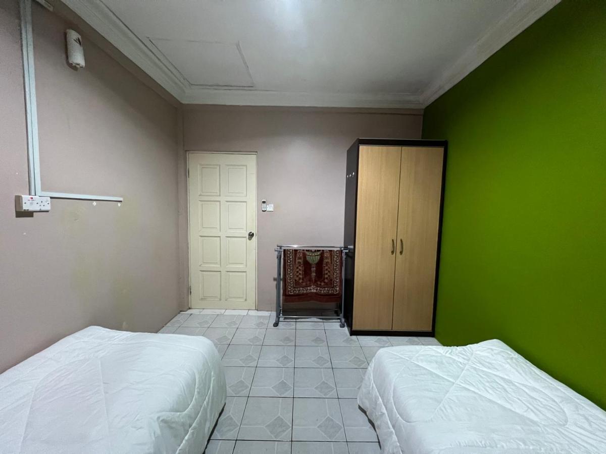 Hanif Homestay Kuching Extérieur photo
