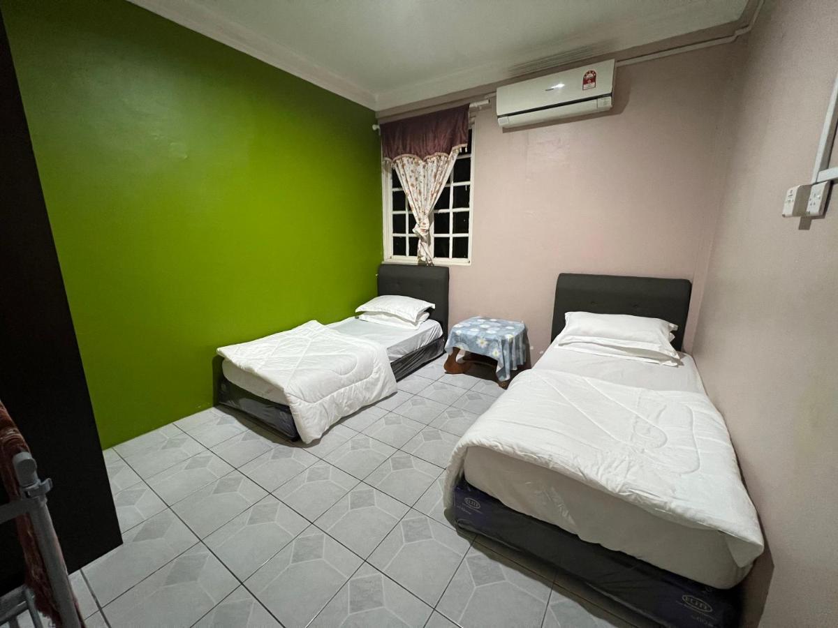 Hanif Homestay Kuching Extérieur photo
