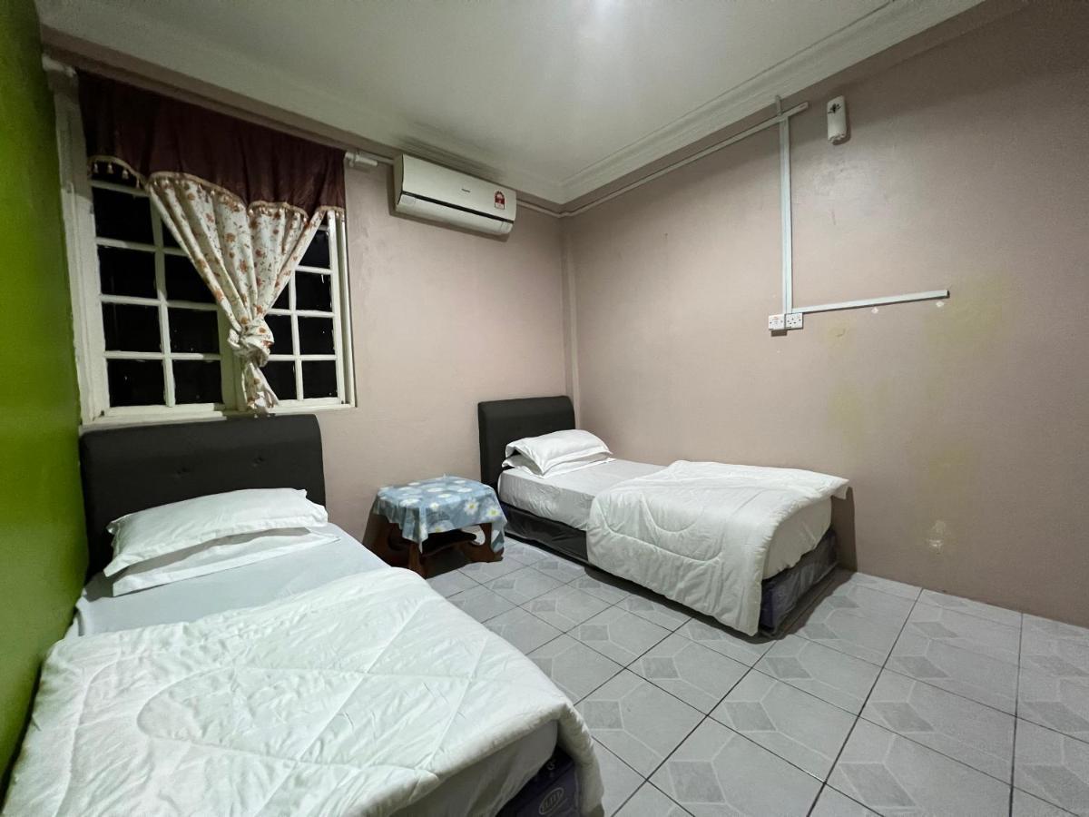 Hanif Homestay Kuching Extérieur photo