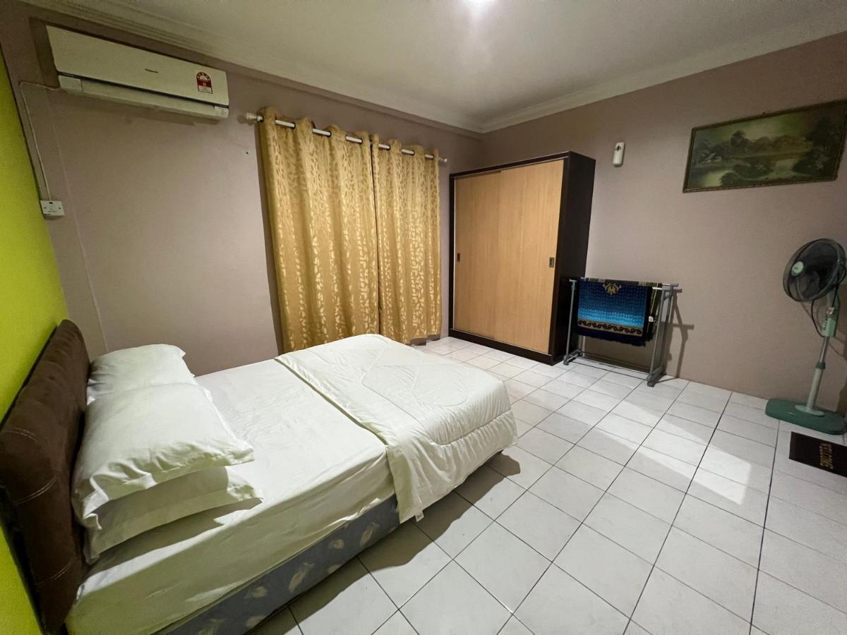 Hanif Homestay Kuching Extérieur photo