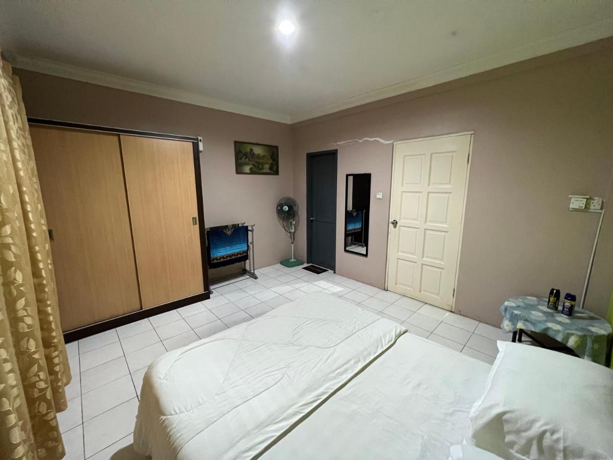 Hanif Homestay Kuching Extérieur photo