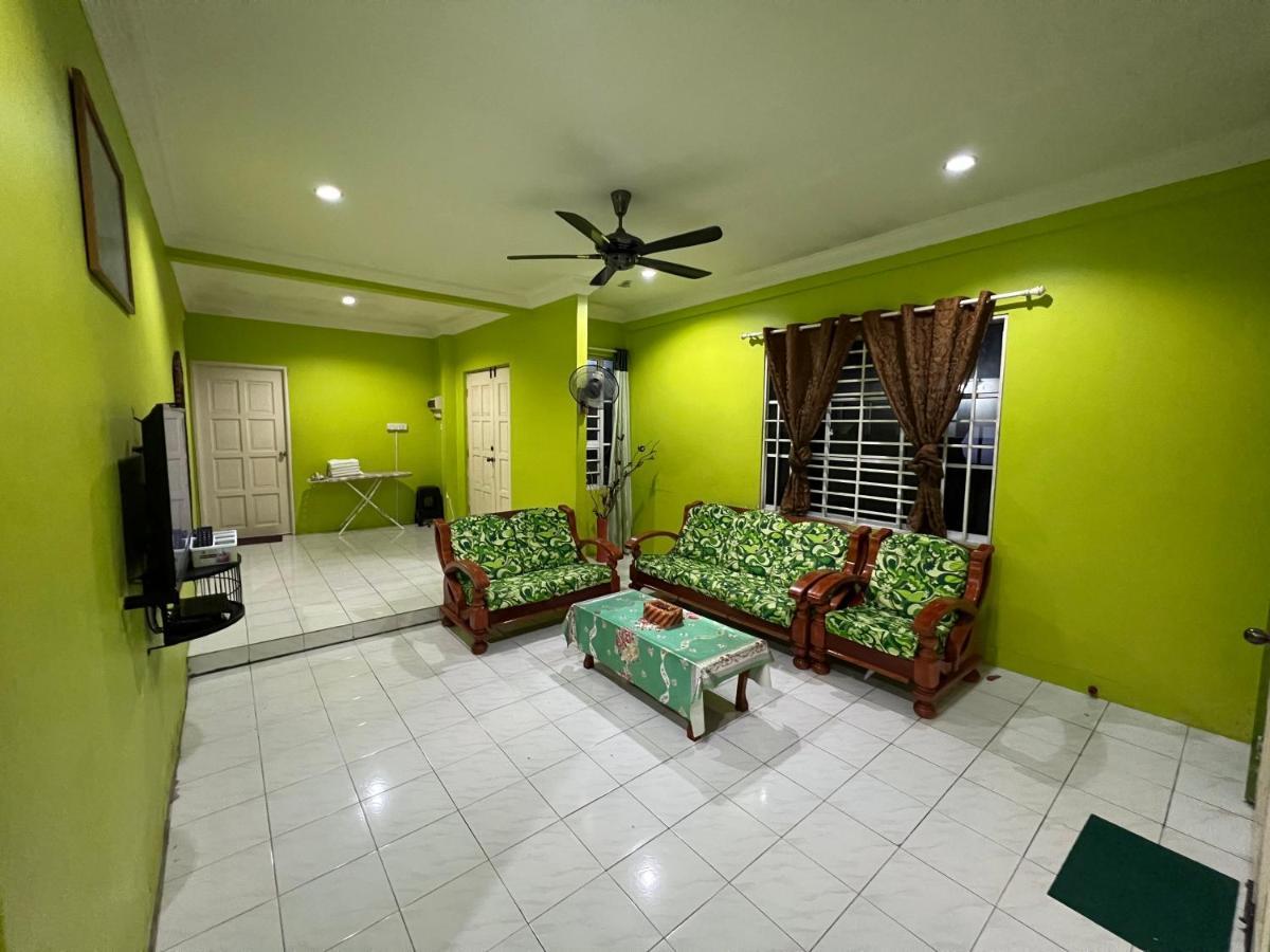 Hanif Homestay Kuching Extérieur photo