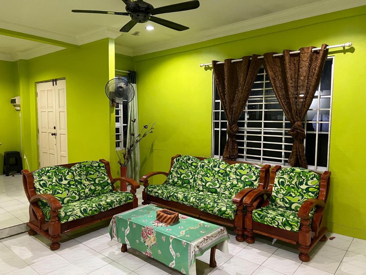 Hanif Homestay Kuching Extérieur photo
