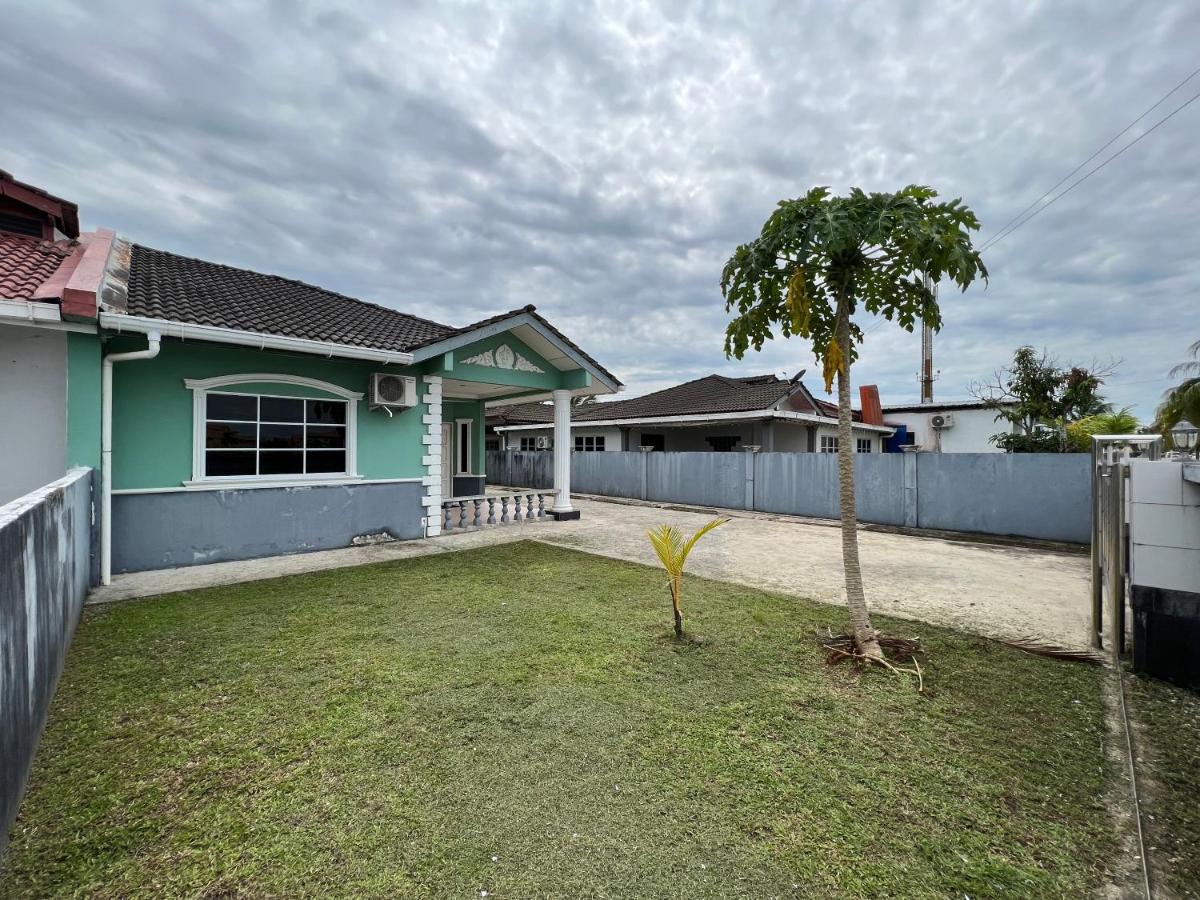 Hanif Homestay Kuching Extérieur photo