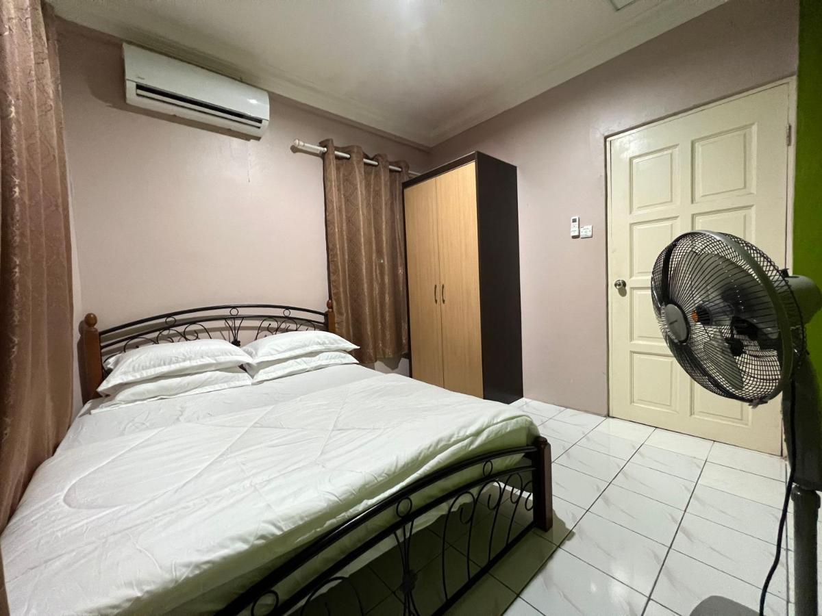 Hanif Homestay Kuching Extérieur photo