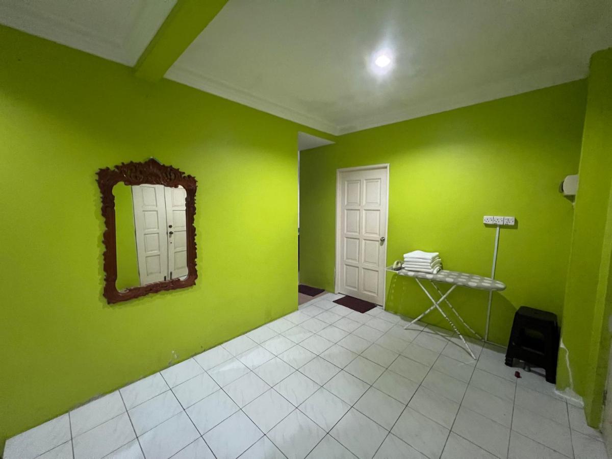 Hanif Homestay Kuching Extérieur photo
