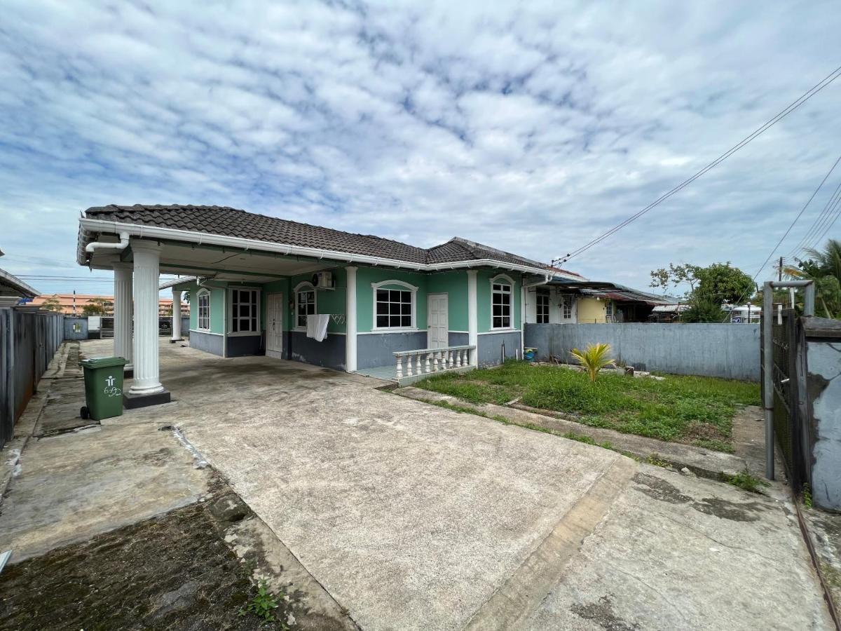 Hanif Homestay Kuching Extérieur photo