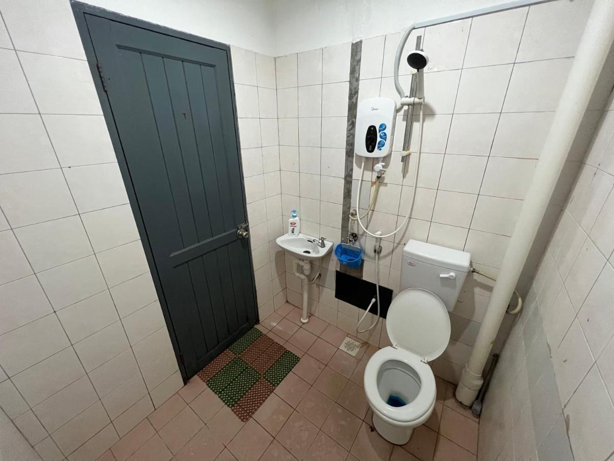 Hanif Homestay Kuching Extérieur photo