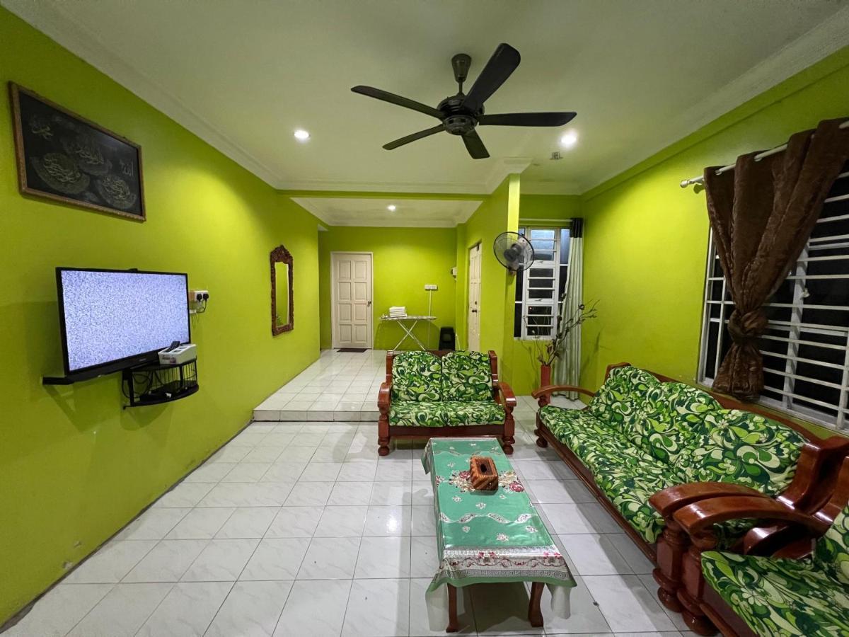 Hanif Homestay Kuching Extérieur photo